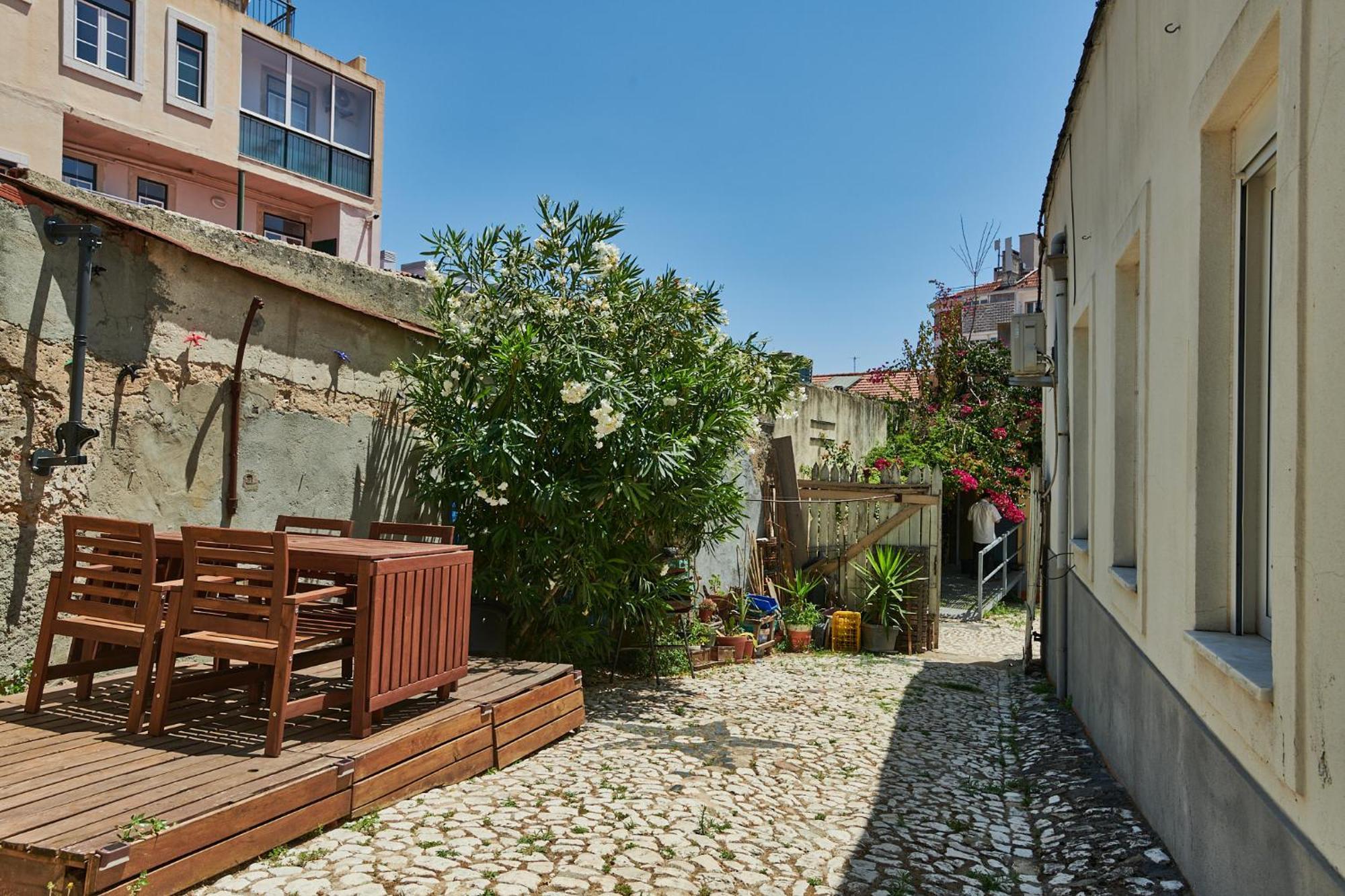 The Back Yard Nest Apartment Lisbon Bagian luar foto